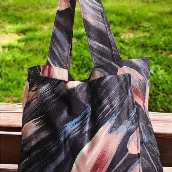 Abstract Patterned Tote Bag - Picture 4 of 4